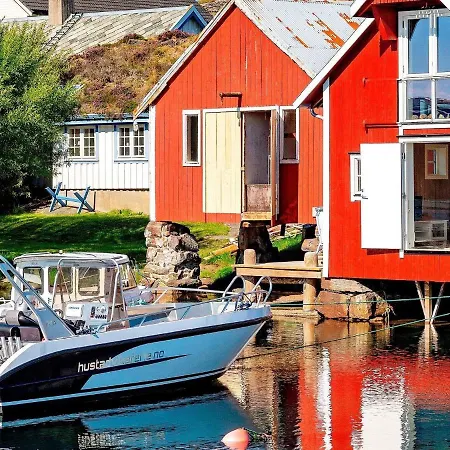 7 Person In Nyaraló