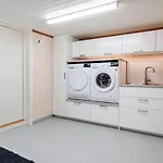 7 Person In * Bud